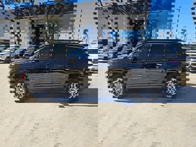 Used 2024 Jeep Grand Cherokee L Laredo w/ Luxury Tech Group I image 1