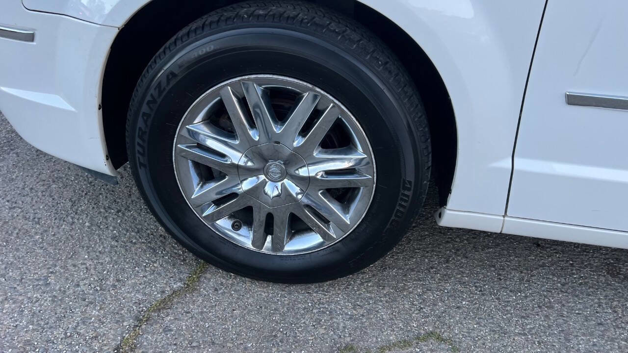 Used 2008 Chrysler Town & Country Limited w/ Trailer Tow Group image 34