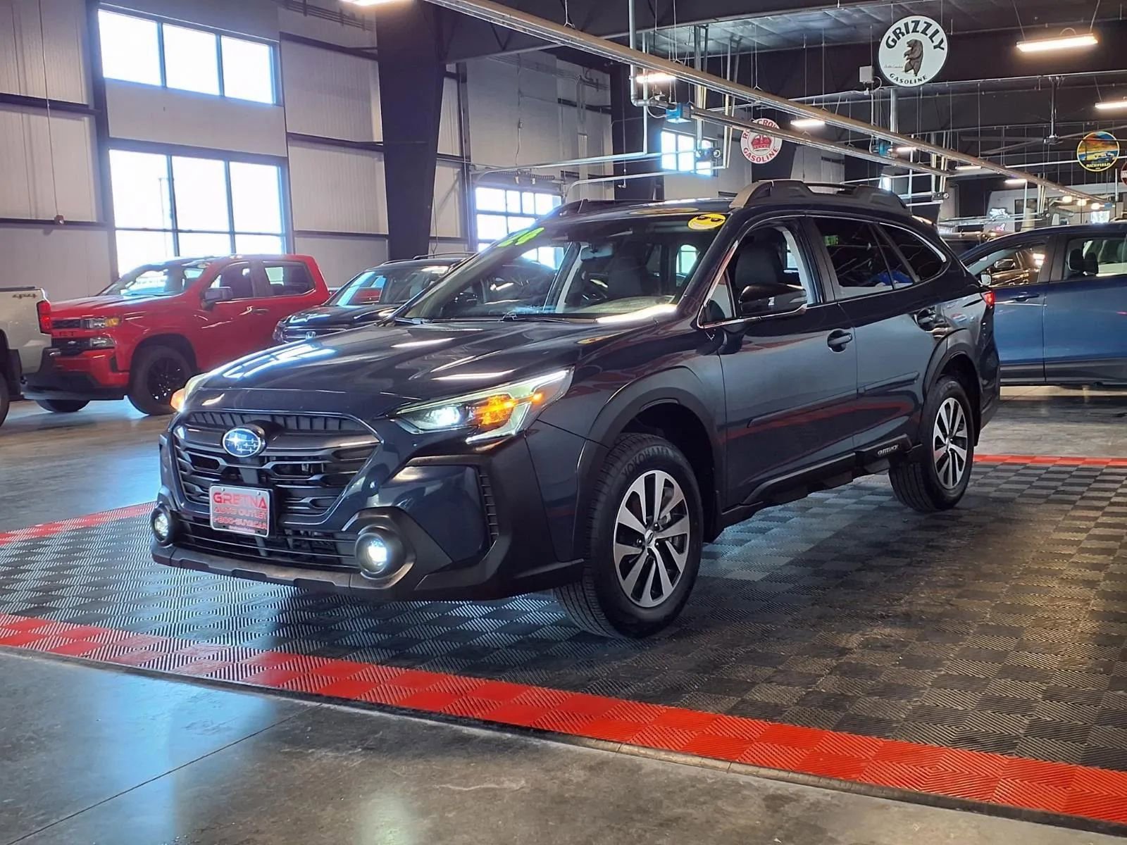Used 2024 Subaru Outback Premium AWD/4WD image 3