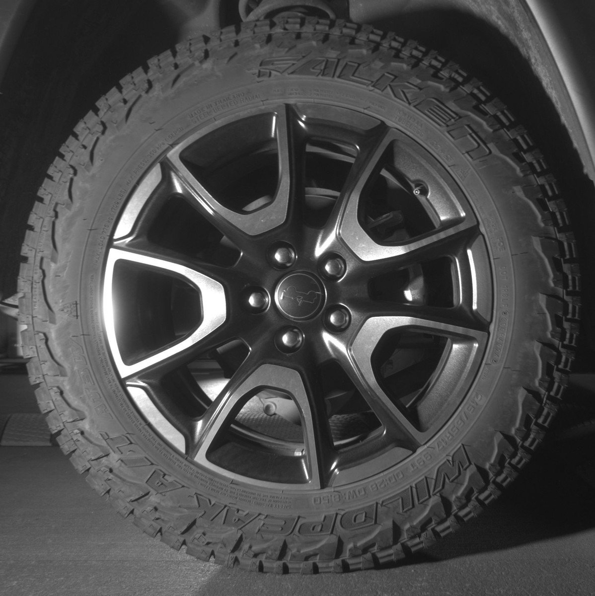 Used 2025 Jeep Compass Trailhawk AWD/4WD image 15