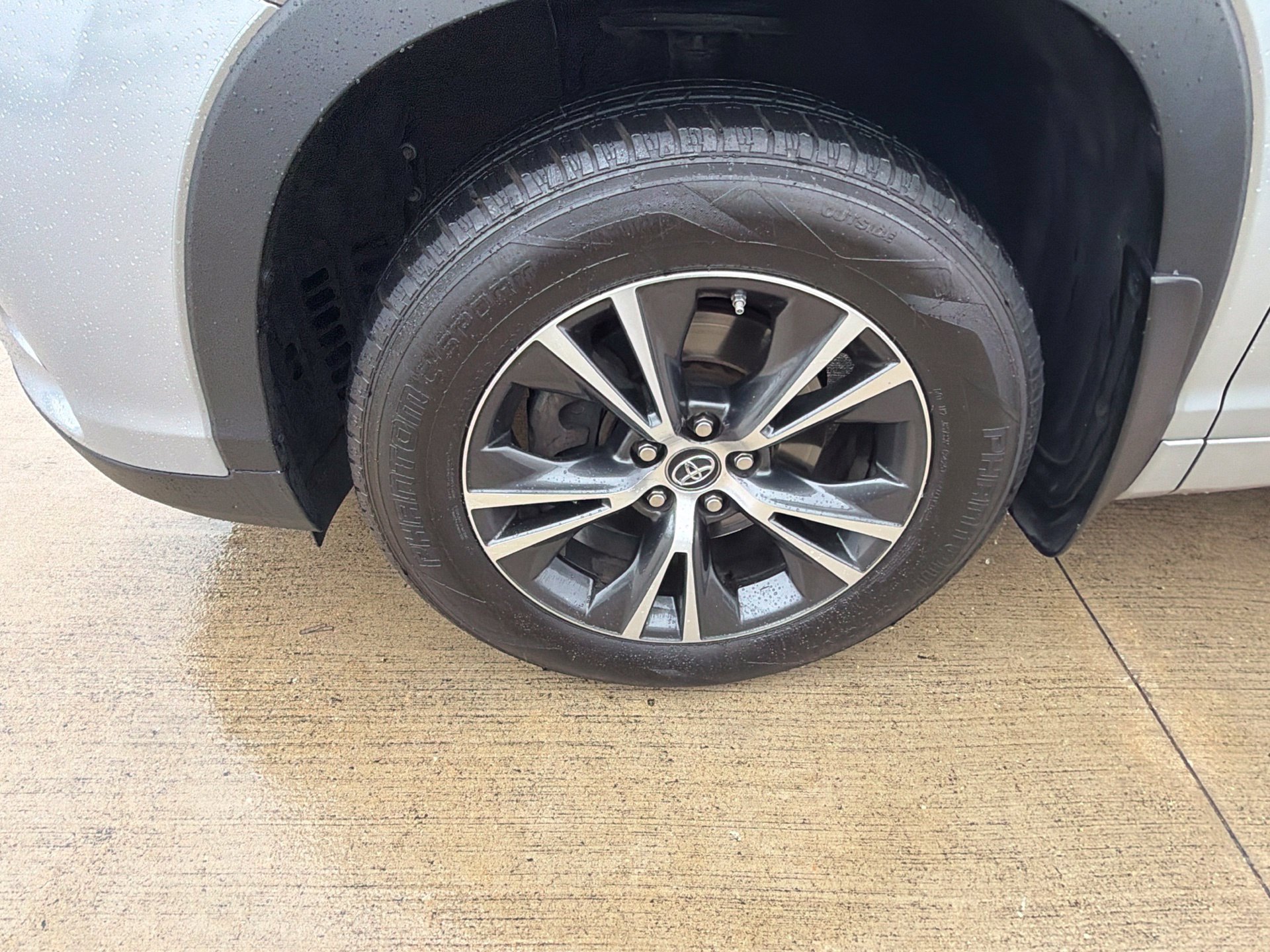 Used 2018 Toyota Highlander Plus AWD/4WD image 9
