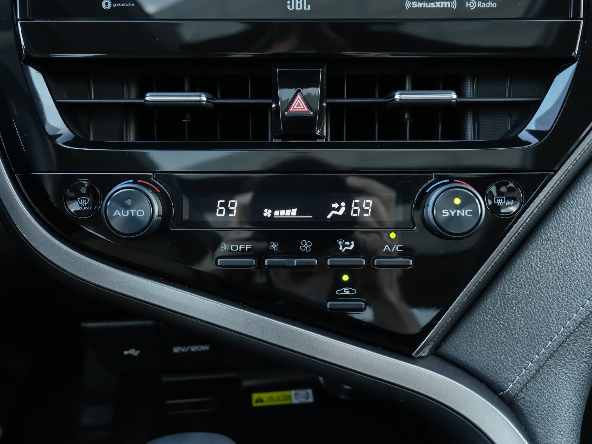 Used 2022 Toyota Camry XSE w/ Navigation Package FWD image 19