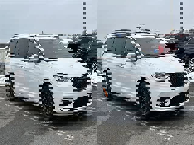 Used 2021 Chrysler Pacifica Limited w/ S Appearance Package image 25