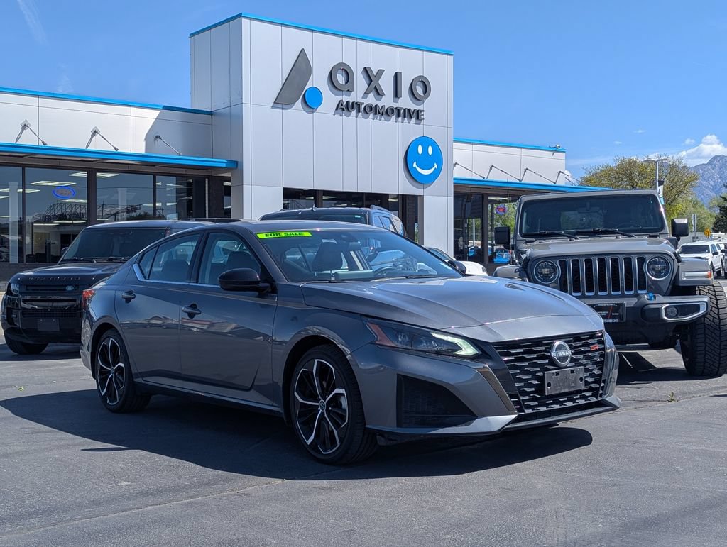Used 2025 Nissan Altima 2.5 SR w/ SR Premium Package FWD image 1