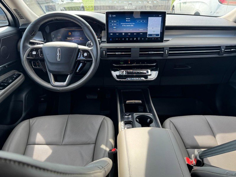 Used 2025 Lincoln Corsair Reserve w/ Rear Removable Package Tray image 9