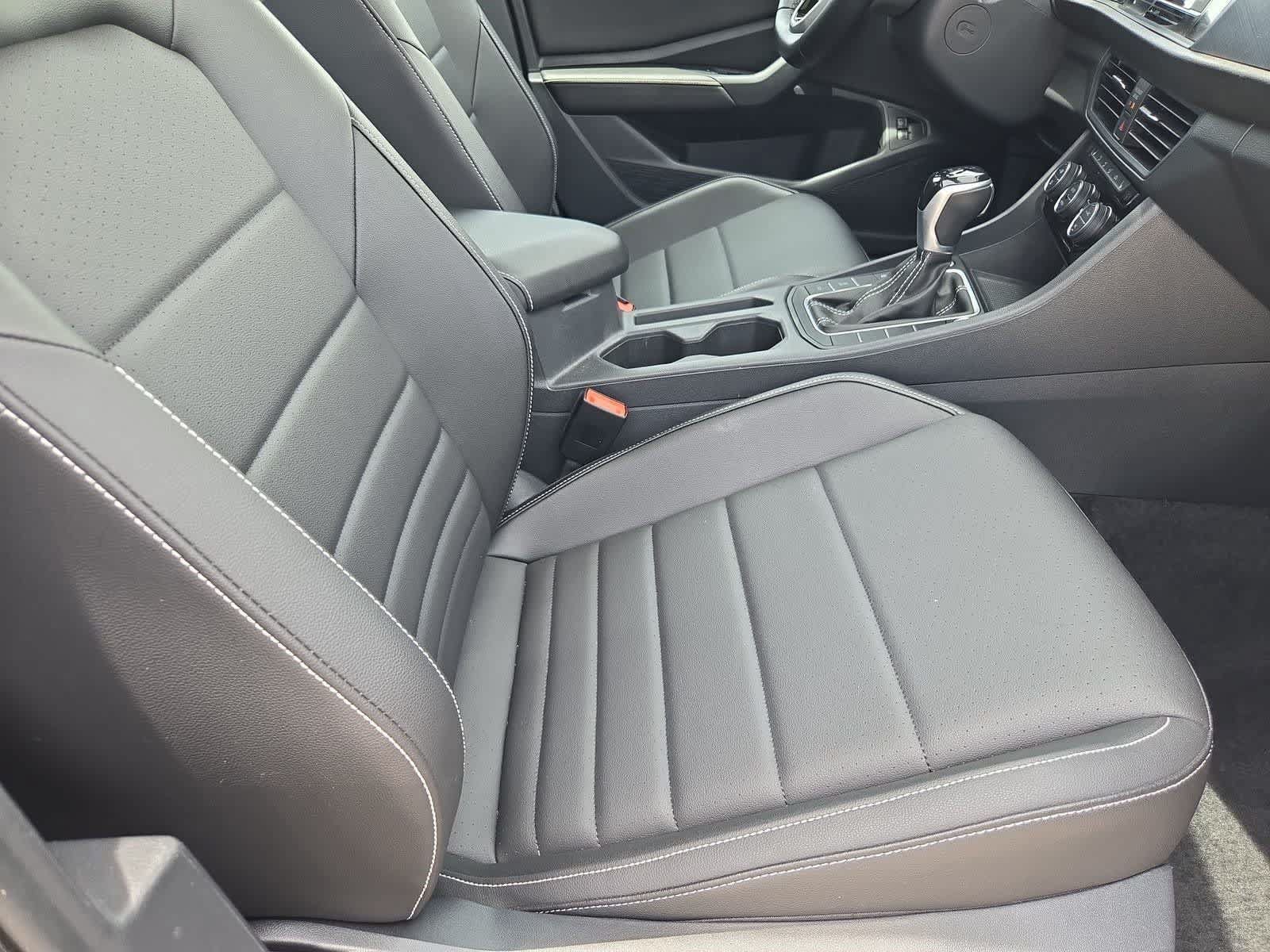 Used 2022 Volkswagen Jetta SE w/ Panoramic Sunroof Package FWD image 21