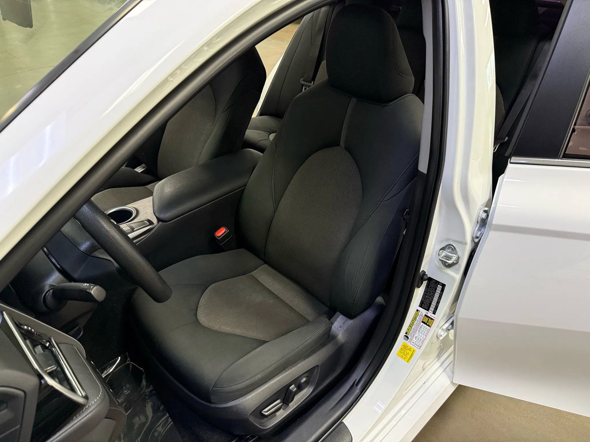 Used 2022 Toyota Camry LE image 10