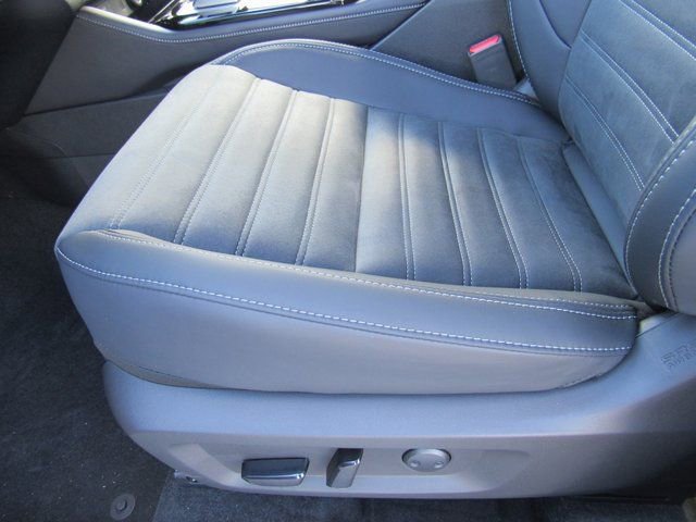 New 2026 Mitsubishi Outlander SE image 13