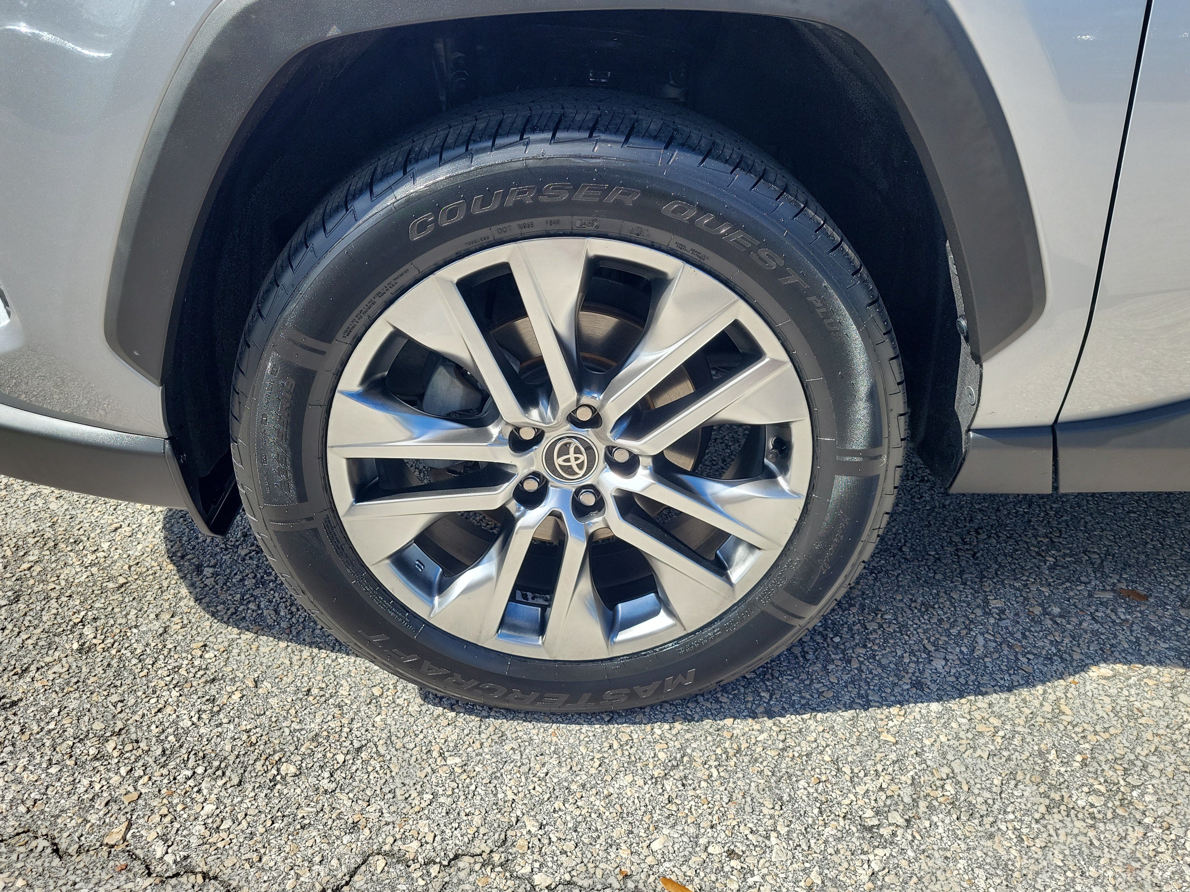 Used 2021 Toyota RAV4 XLE Premium FWD image 5