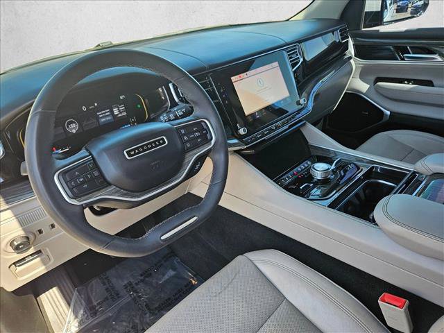 Used 2022 Jeep Wagoneer Series III w/ Premium Group I AWD/4WD image 11