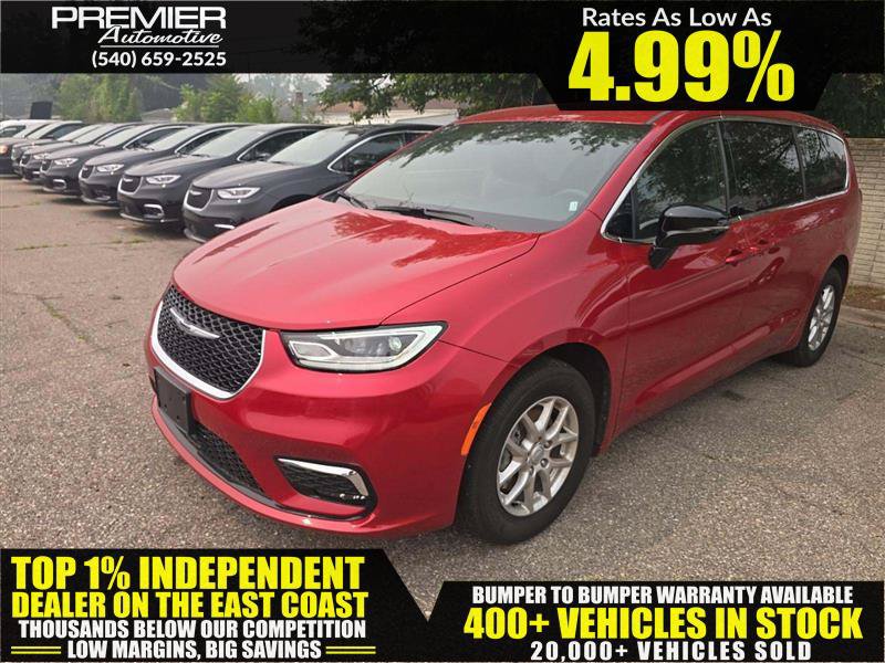 Used 2025 Chrysler Pacifica Select FWD image 1
