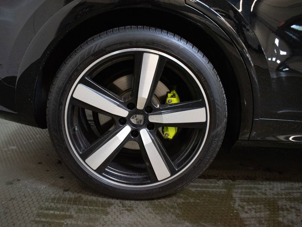 Certified 2025 Porsche Cayenne Turbo image 17
