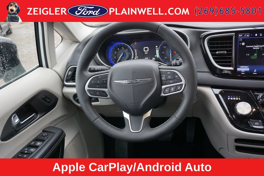 Used 2024 Chrysler Pacifica Touring-L FWD image 17