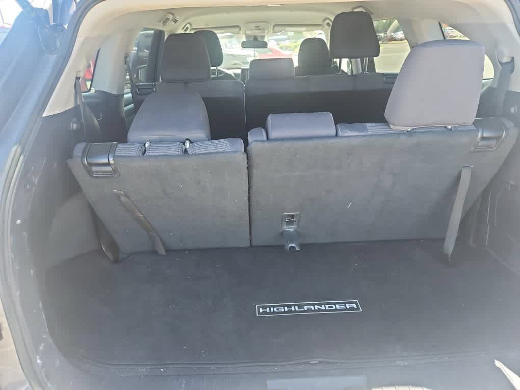Used 2021 Toyota Highlander L FWD image 8