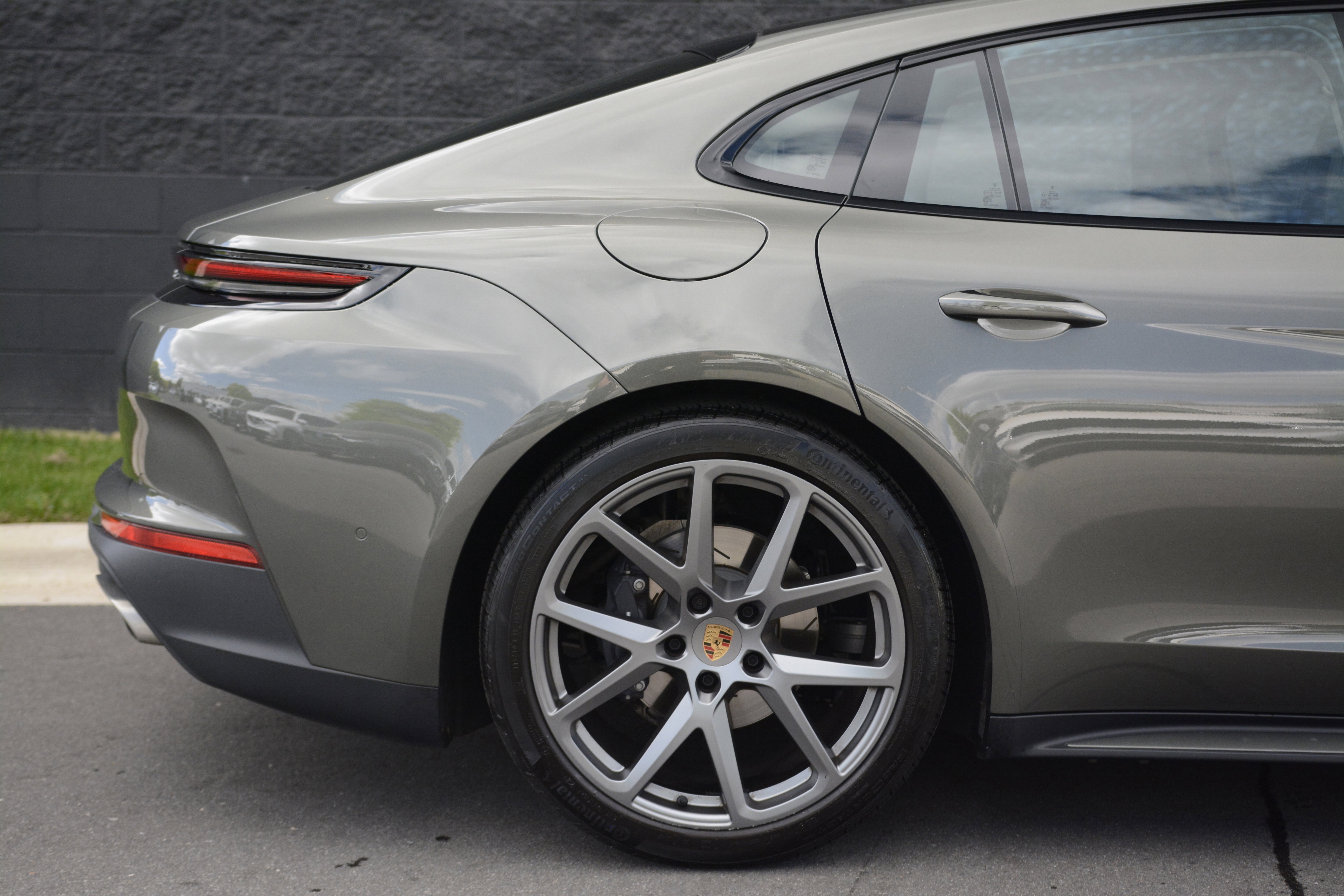 Certified 2025 Porsche Panamera 4 image 39