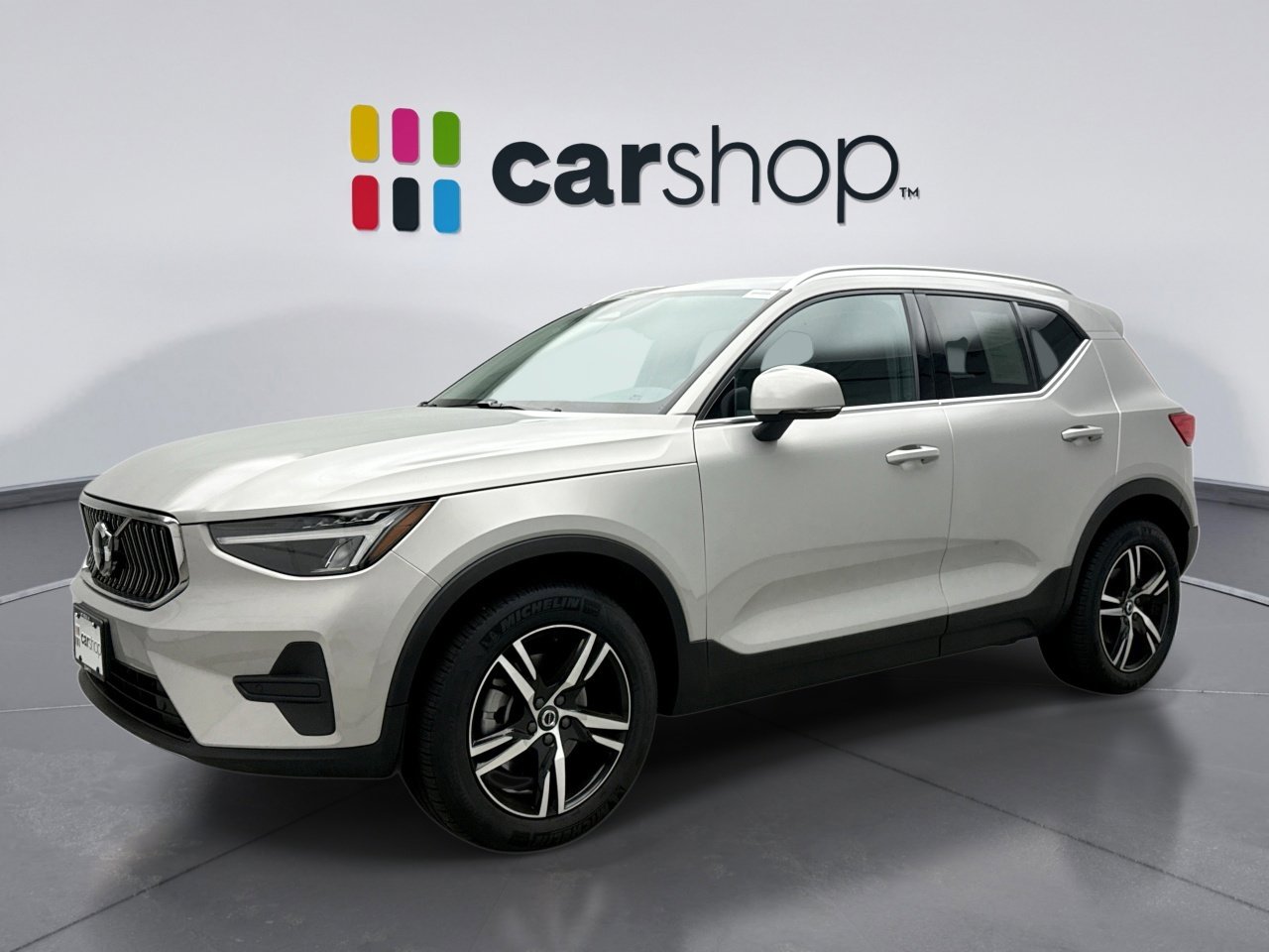Used 2025 Volvo XC40 B5 Core AWD/4WD image 1