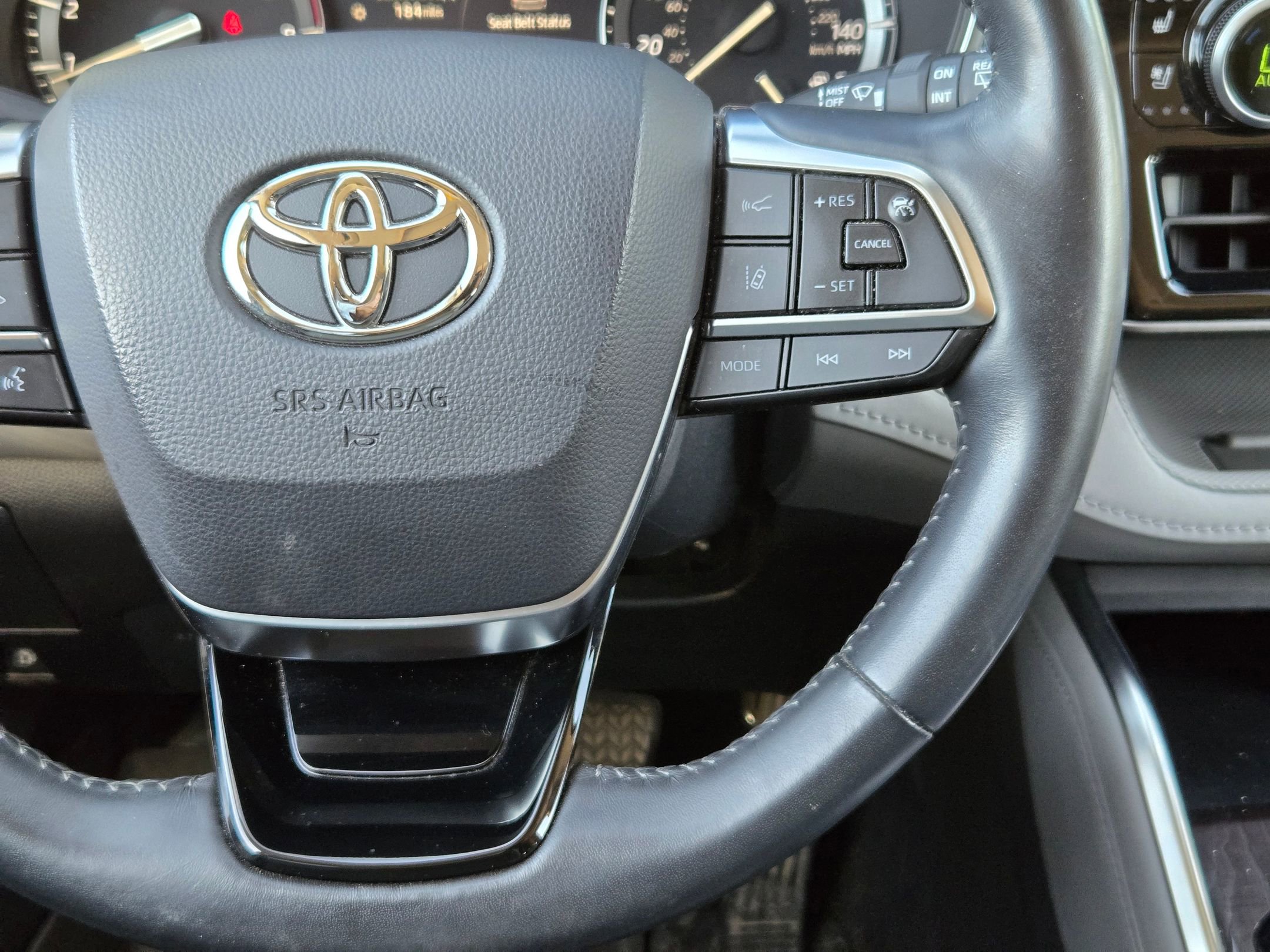Used 2020 Toyota Highlander Limited FWD image 22