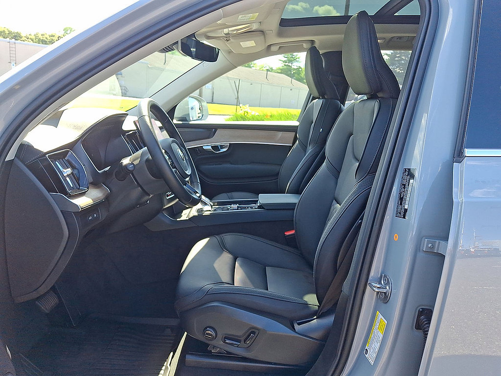 Used 2025 Volvo XC90 T8 Plus w/ Protection Package Premier AWD/4WD image 17