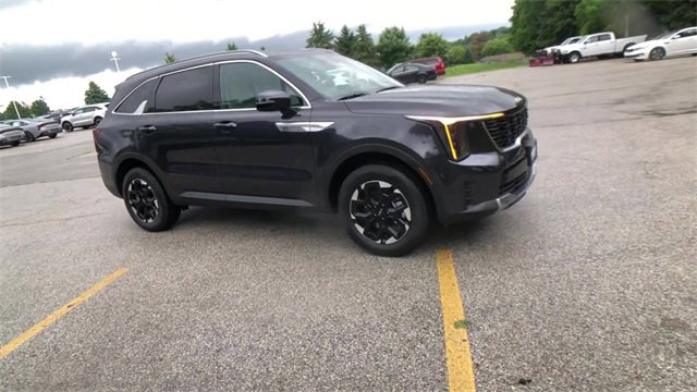 New 2025 Kia Sorento S image 4