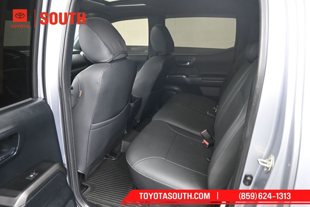Used 2016 Toyota Tacoma TRD Off-Road AWD/4WD image 10