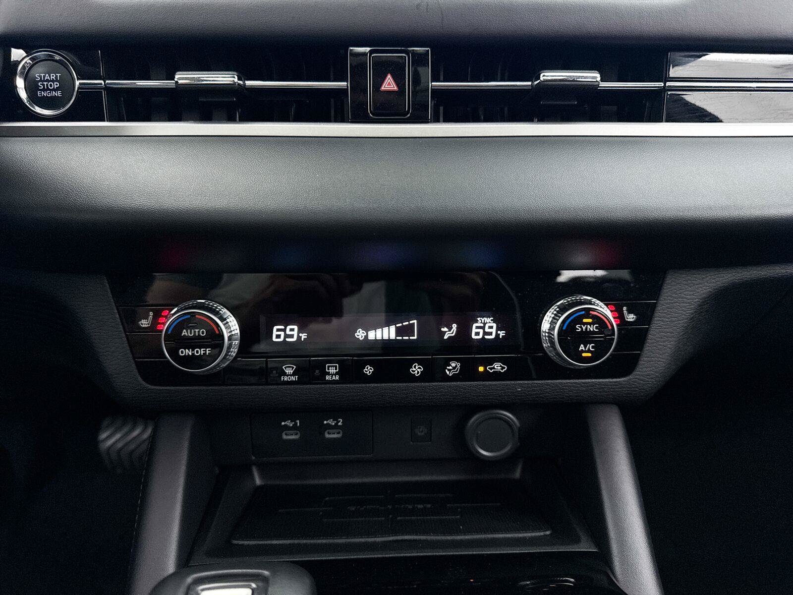 Used 2025 Mitsubishi Outlander SE FWD image 28
