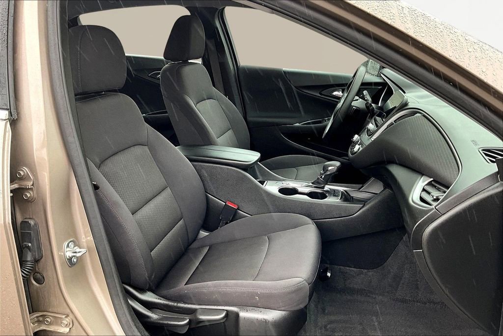 Used 2025 Chevrolet Malibu LT image 7