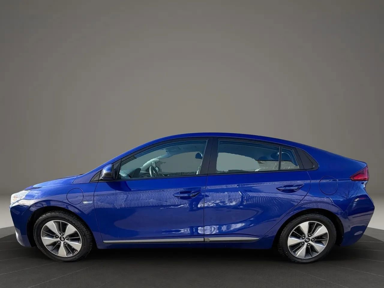 Used 2019 Hyundai Ioniq Plug-In Hybrid FWD image 8