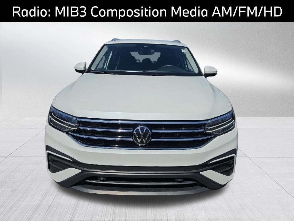 Used 2023 Volkswagen Tiguan SE FWD image 3