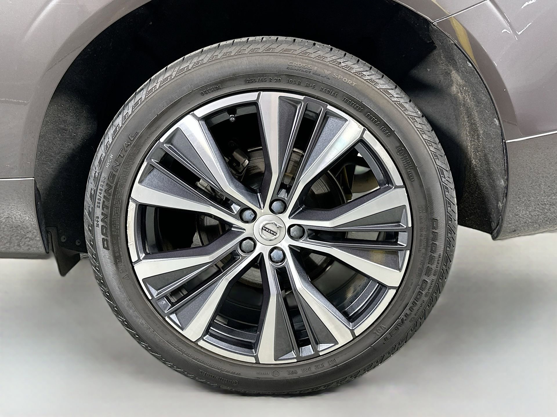 Certified 2022 Volvo XC60 B5 Momentum w/ Advanced Package image 32