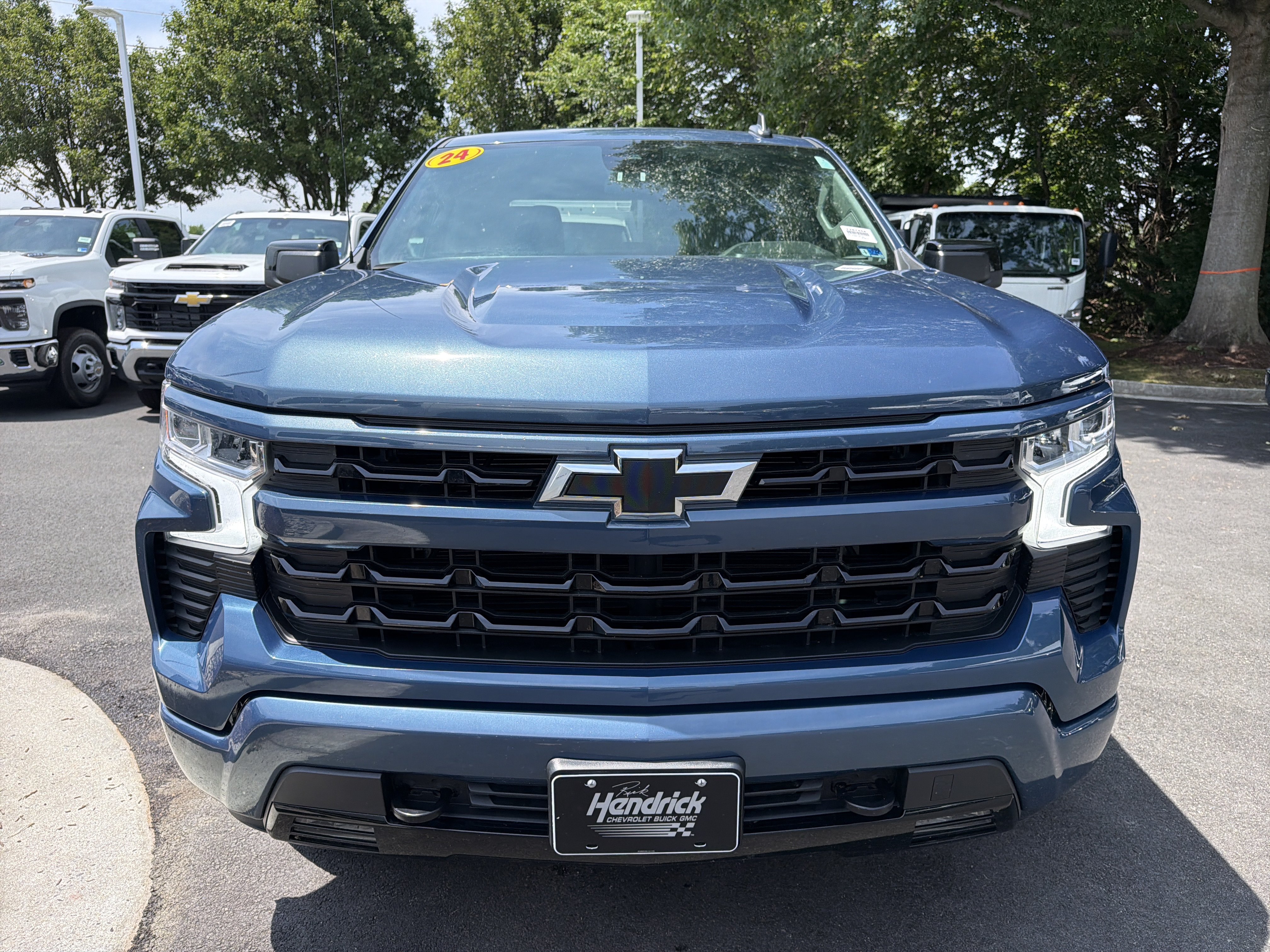 Used 2024 Chevrolet Silverado 1500 RST w/ Z71 Off-Road Package AWD/4WD image 3