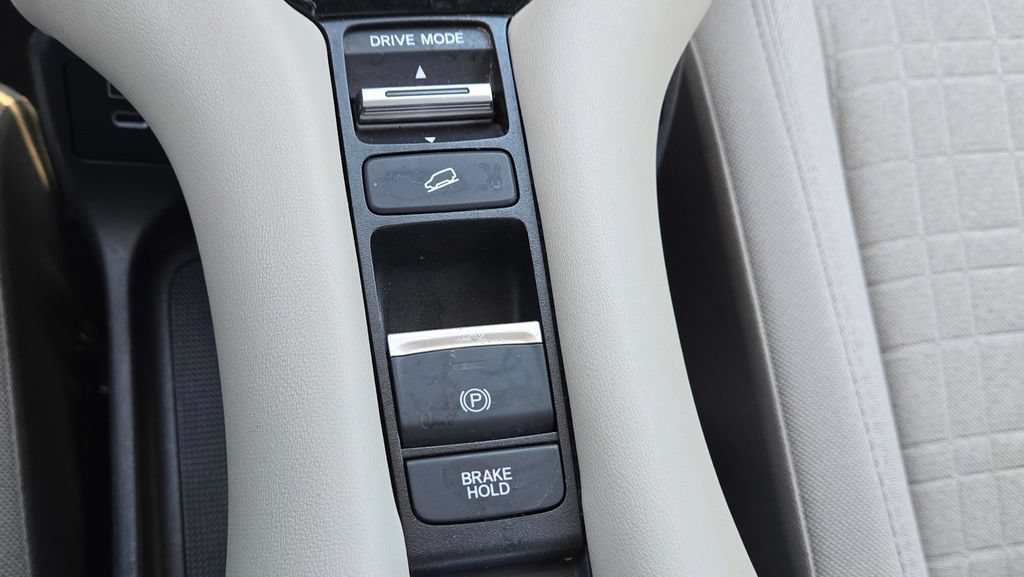 Used 2025 Honda HR-V LX image 25