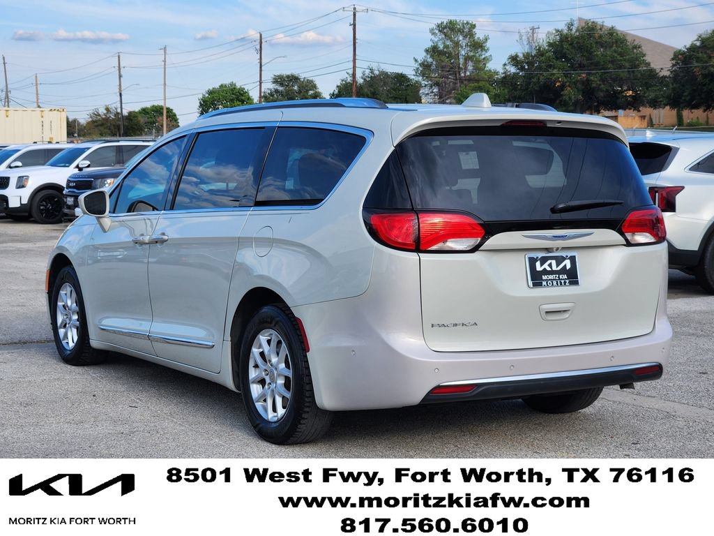 Used 2020 Chrysler Pacifica Touring-L w/ Advanced Safetytec Group FWD image 6