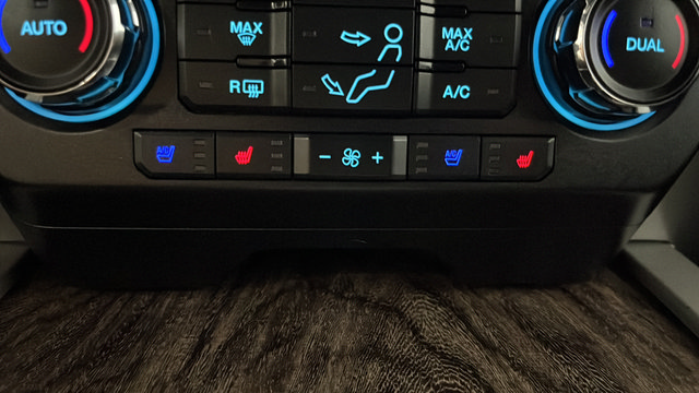 Used 2019 Ford F350 Lariat w/ Lariat Ultimate Package AWD/4WD image 29