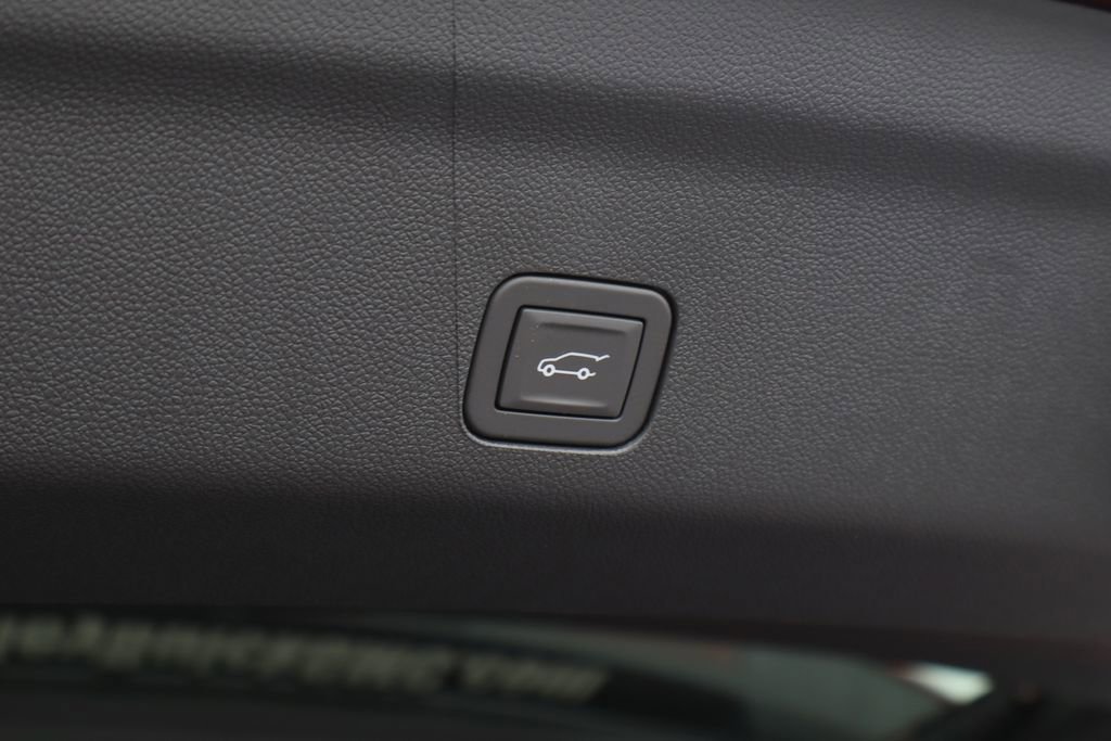 New 2026 GMC Yukon XL Elevation w/ Elevation Premium Package AWD/4WD image 9