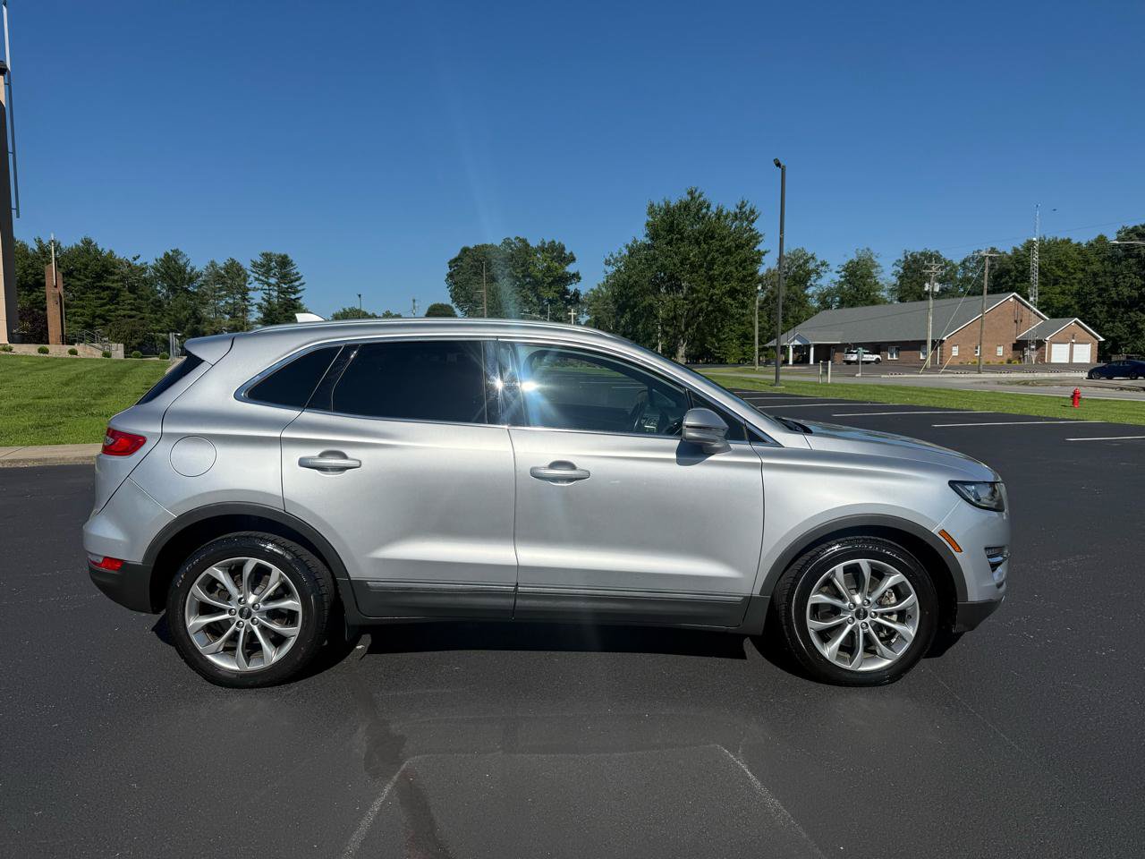 Used 2019 Lincoln MKC Select w/ Select Plus Package AWD/4WD image 5