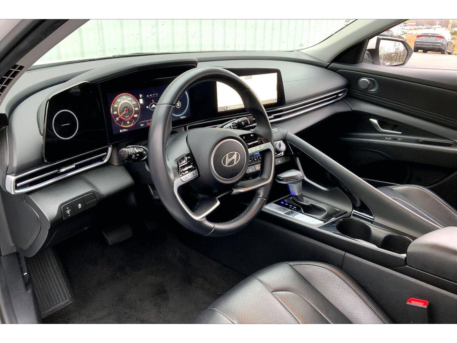 Used 2024 Hyundai Elantra Limited image 13