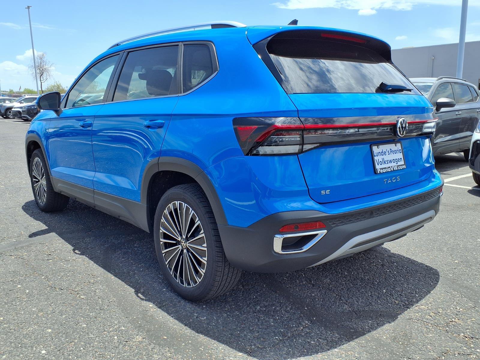New 2026 Volkswagen Taos SE FWD image 2