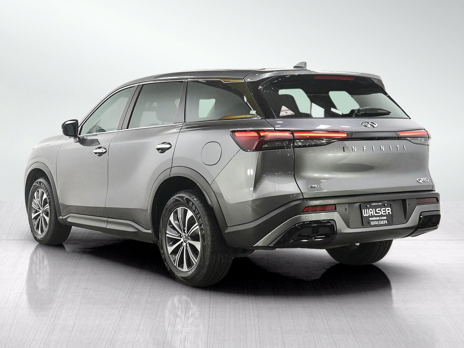 Used 2023 INFINITI QX60 Pure AWD/4WD image 3