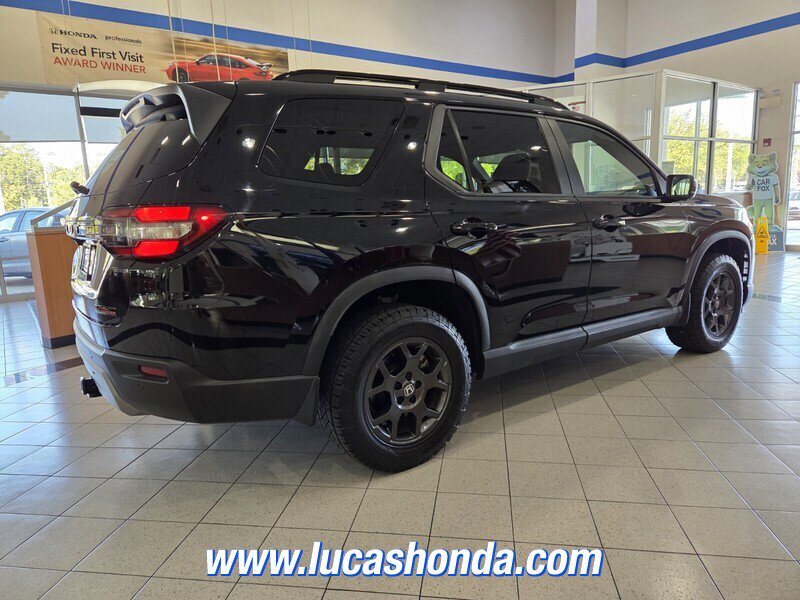 Used 2024 Honda Pilot TrailSport image 4