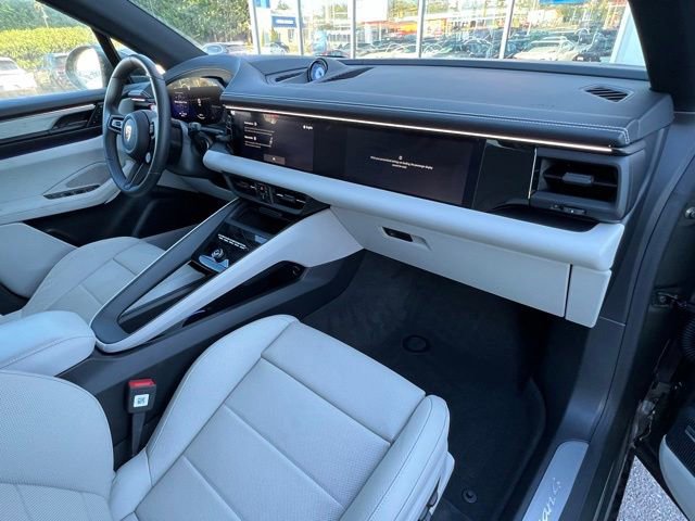 Used 2024 Porsche Macan 4 Electric image 33