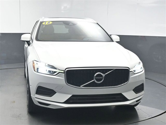 Used 2018 Volvo XC60 T5 Momentum w/ Vision Package image 3
