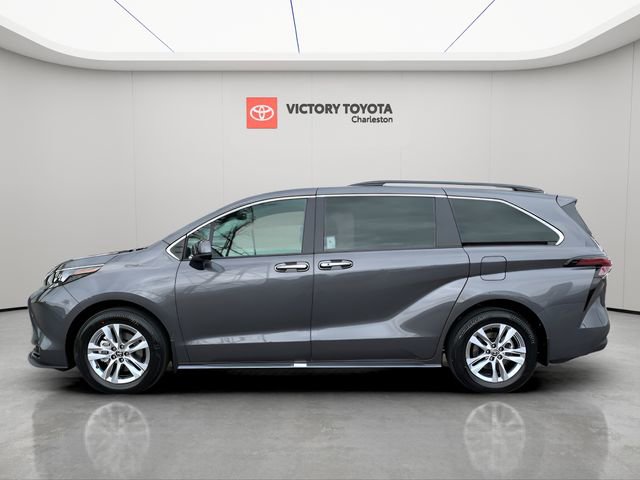New 2025 Toyota Sienna XLE image 3