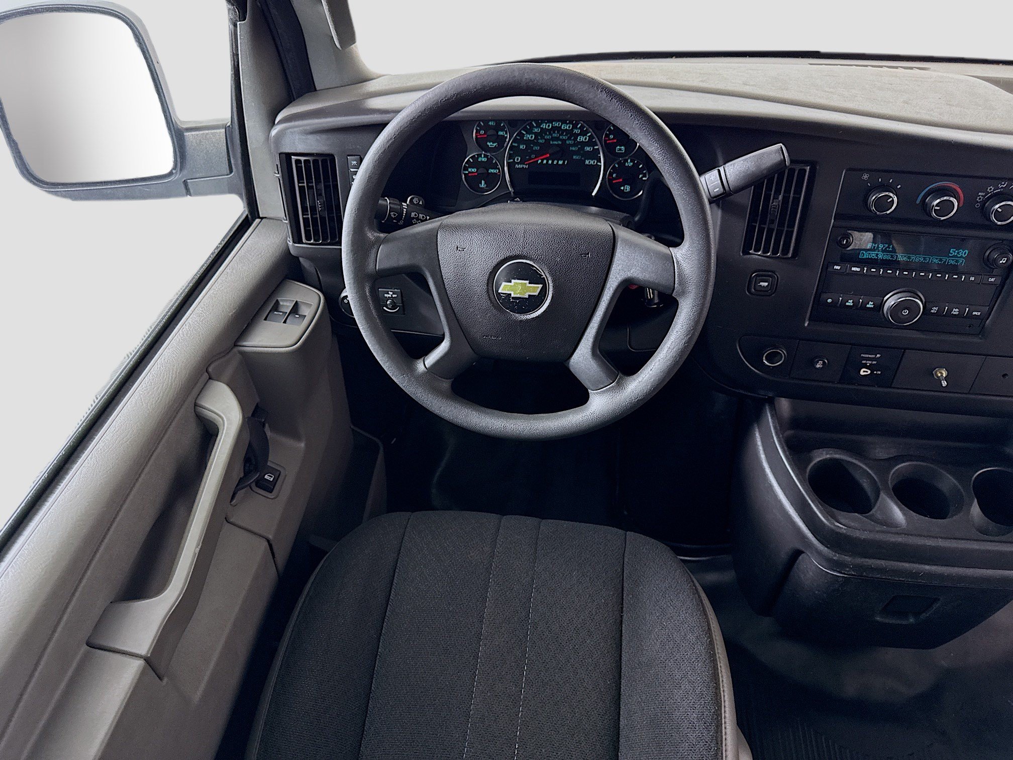 Used 2017 Chevrolet Express 2500 RWD image 15