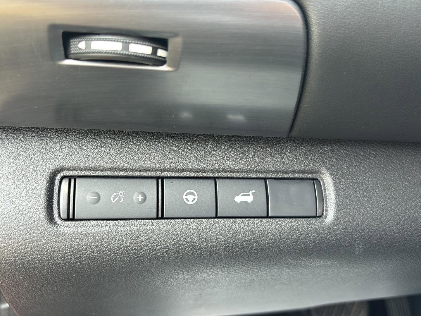 Used 2024 Nissan Pathfinder SL image 25