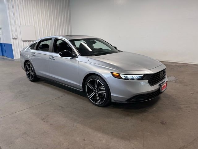 Used 2025 Honda Accord Sport image 1