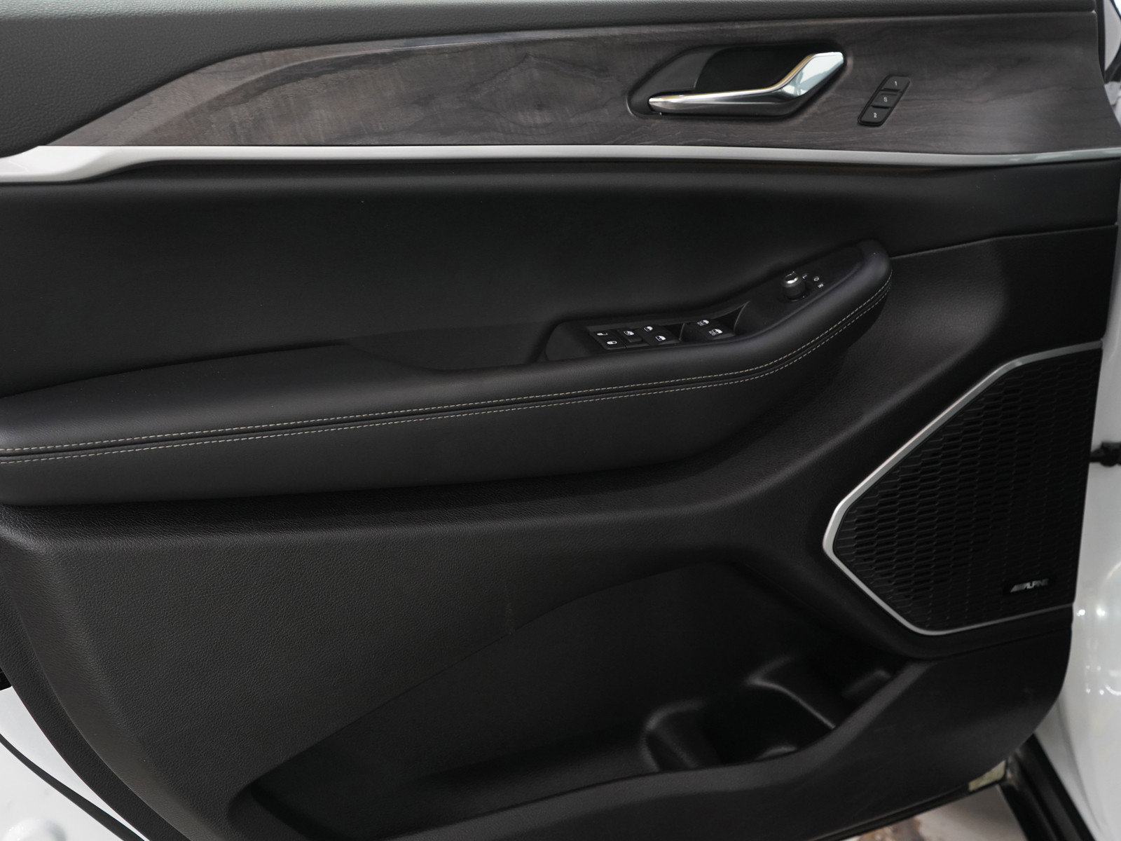 Used 2024 Jeep Grand Cherokee Limited 4xe image 16