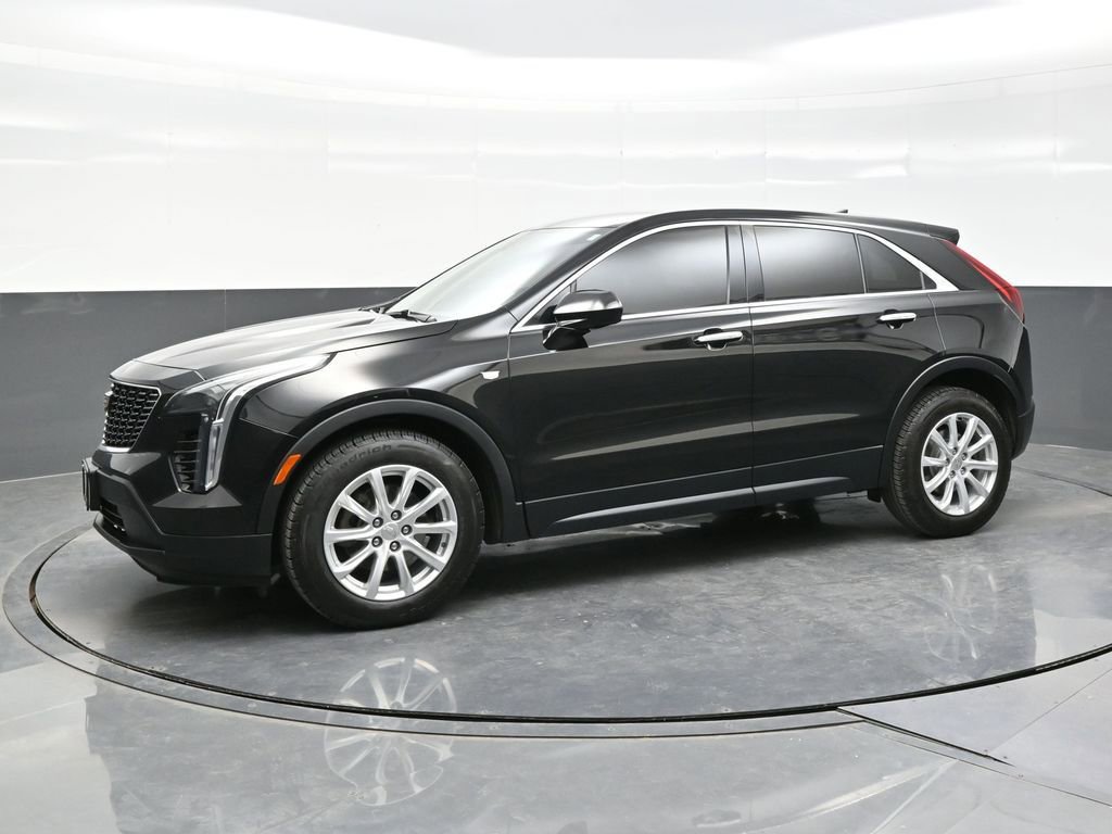 Used 2019 Cadillac XT4 Luxury w/ Cold Weather Package FWD image 3