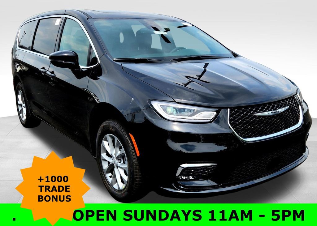 New 2025 Chrysler Pacifica Select w/ Uconnect Theater Family Group