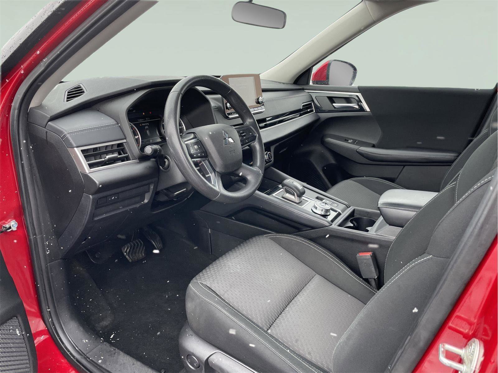 Used 2022 Mitsubishi Outlander ES image 12