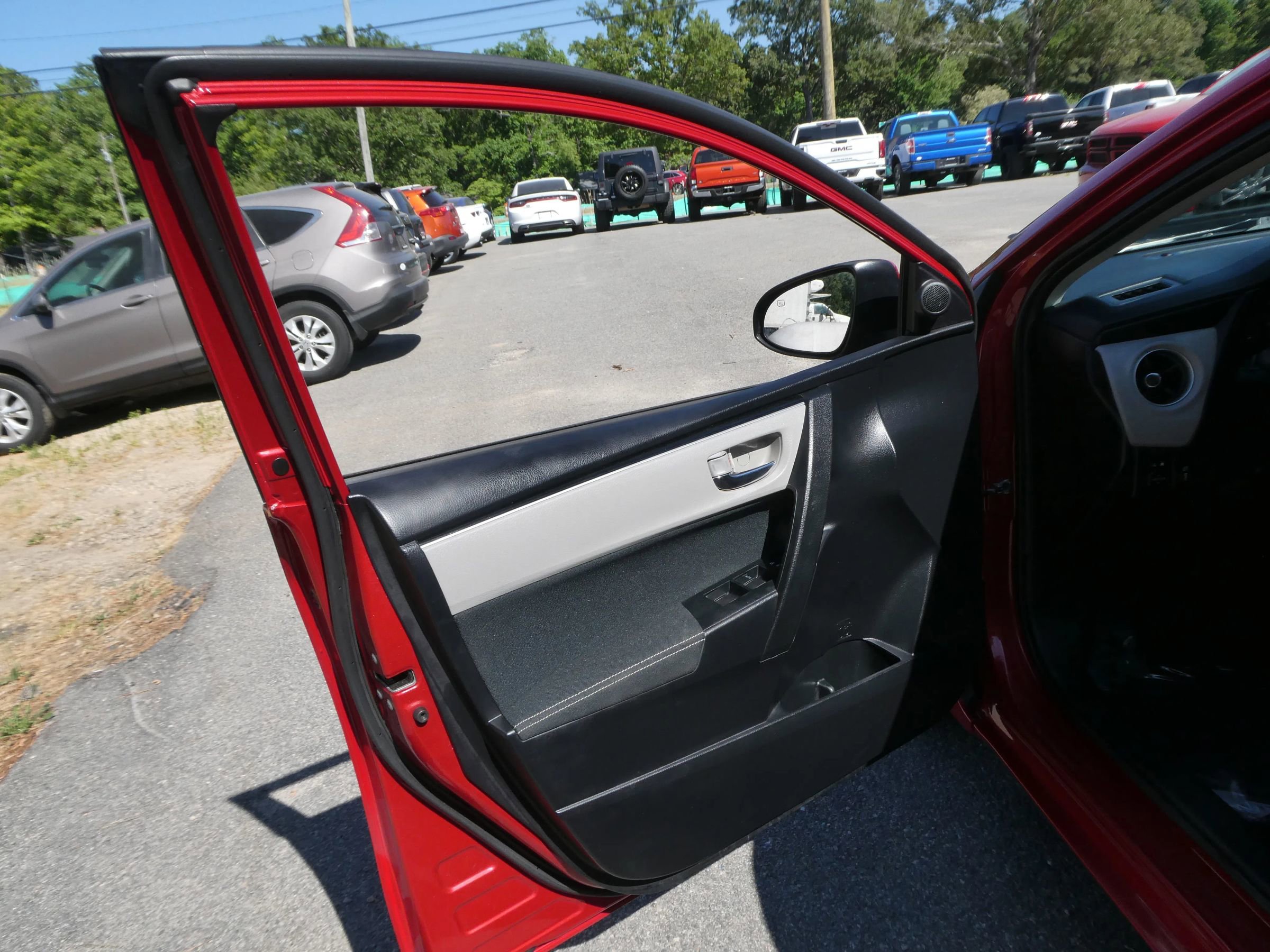 Used 2017 Toyota Corolla LE FWD image 11